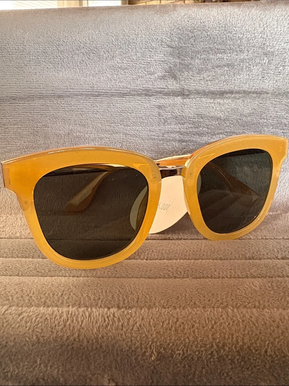 Stylish Yellow Cat-Eye Sunglasses - Dark Lenses